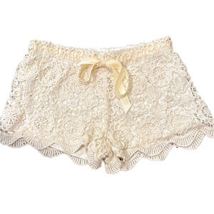 Full Tilt cream crochet overlay shorts, medium